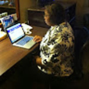 Meet your Posher, Elaine